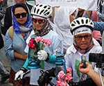 بایسیکل سواری اعتراضی دو دختر بامیانی در افغانستان